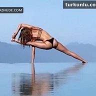 Eliz Sakucoglu In A Sexy Bikini