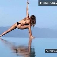Eliz Sakucoglu In A Sexy Bikini
