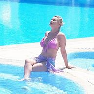 Songul Karli Sexy Bikini Photos