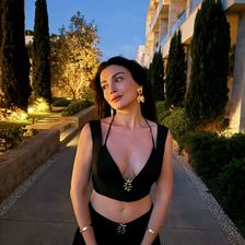 Özge Yağız