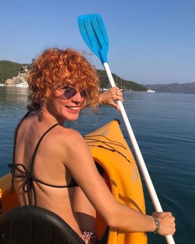 Açelya Topaloğlu seksi ifşa fotoğrafı 13
