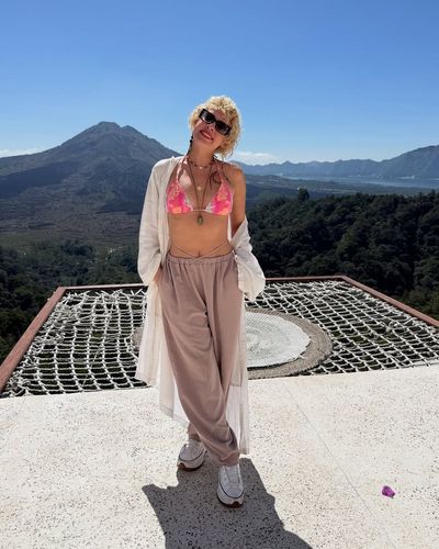 Açelya Topaloğlu seksi ifşa fotoğrafı 1