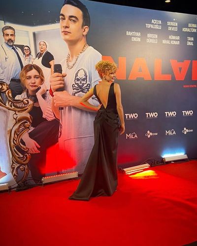 Açelya Topaloğlu seksi ifşa fotoğrafı 4