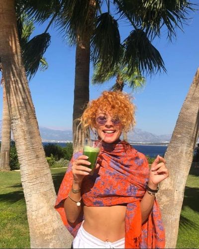 Açelya Topaloğlu seksi ifşa fotoğrafı 5