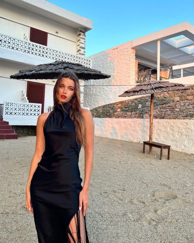 Afra Saraçoğlu seksi ifşa fotoğrafı 136