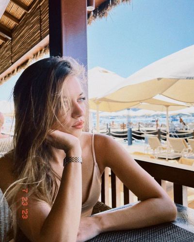 Afra Saraçoğlu seksi ifşa fotoğrafı 159