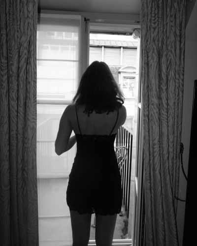 Afra Saraçoğlu seksi ifşa fotoğrafı 16