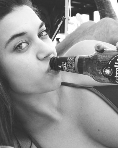 Afra Saraçoğlu seksi ifşa fotoğrafı 210