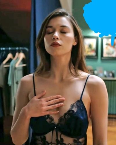 Afra Saraçoğlu seksi ifşa fotoğrafı 65433
