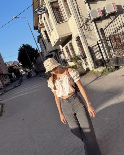 Afra Saraçoğlu seksi ifşa fotoğrafı 65396