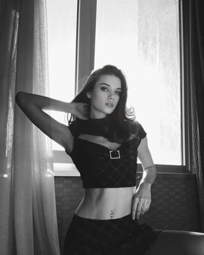 Afra Saraçoğlu seksi ifşa fotoğrafı 65350