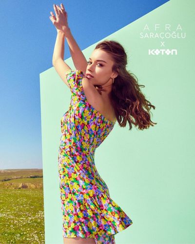 Afra Saraçoğlu seksi ifşa fotoğrafı 65343
