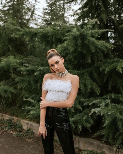 Afra Saraçoğlu seksi ifşa fotoğrafı 402