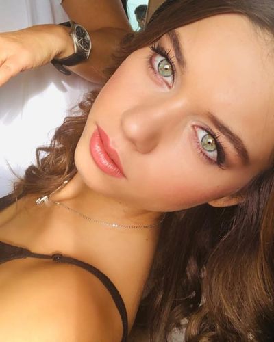 Afra Saraçoğlu seksi ifşa fotoğrafı 416