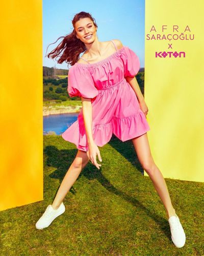 Afra Saraçoğlu seksi ifşa fotoğrafı 417