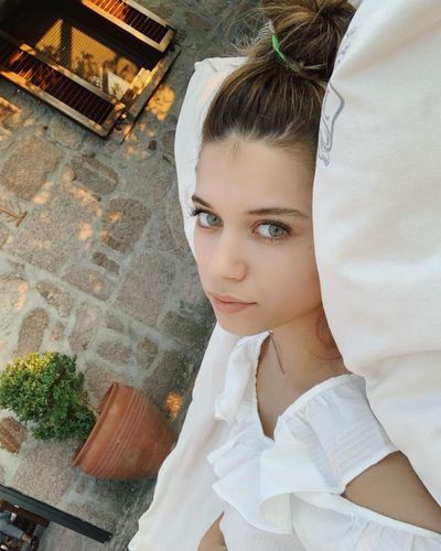 Afra Saraçoğlu seksi ifşa fotoğrafı 437