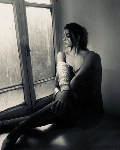 Afra Saraçoğlu seksi ifşa fotoğrafı 466