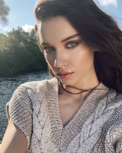 Afra Saraçoğlu seksi ifşa fotoğrafı 480