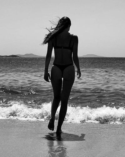 Afra Saraçoğlu seksi ifşa fotoğrafı 544