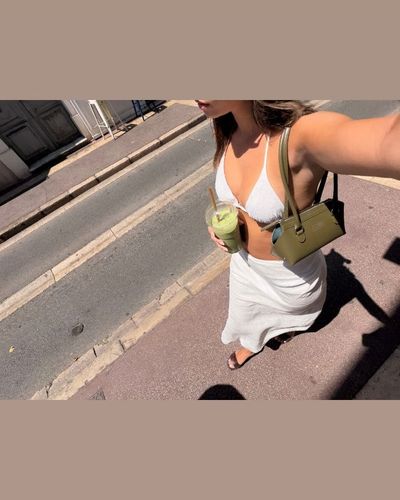 Afra Saraçoğlu seksi ifşa fotoğrafı 565