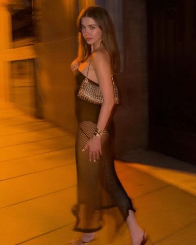 Afra Saraçoğlu seksi ifşa fotoğrafı 576