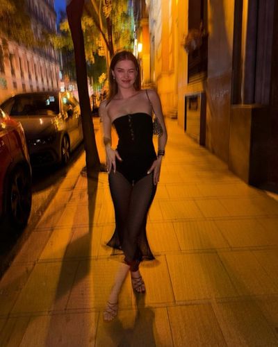Afra Saraçoğlu seksi ifşa fotoğrafı 583