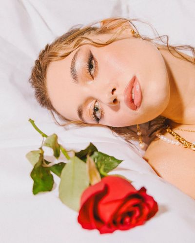 Afra Saraçoğlu seksi ifşa fotoğrafı 8