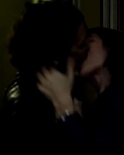 Ahu Türkpençe seksi ifşa fotoğrafı 2 — Kaybedenler Kulübü (2011)