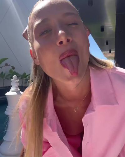 Aleyna Kalaycıoğlu seksi ifşa fotoğrafı 480