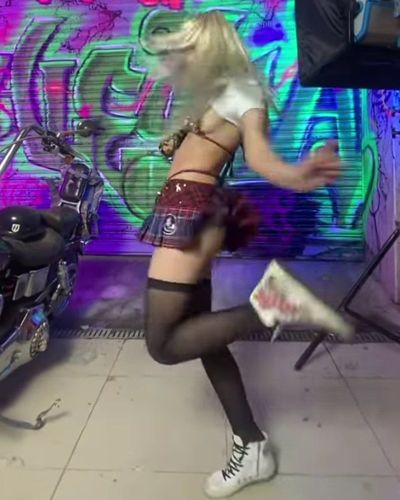 Aleyna Tilki seksi ifşa fotoğrafı 1042