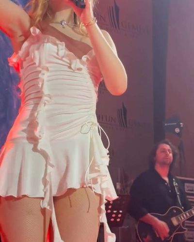Aleyna Tilki seksi ifşa fotoğrafı 1173