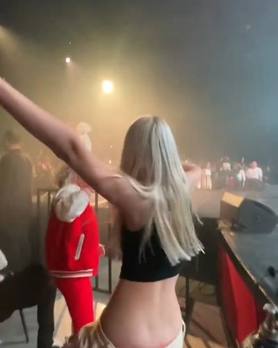 Aleyna Tilki seksi ifşa fotoğrafı 1176