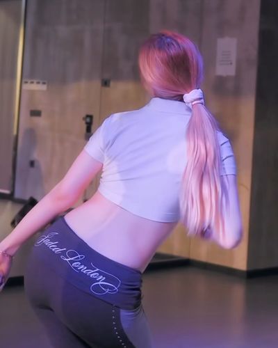 Aleyna Tilki seksi ifşa fotoğrafı 1181