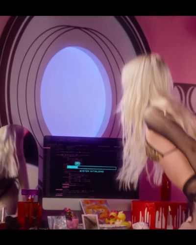 Aleyna Tilki seksi ifşa fotoğrafı 3 — Diamonds (2022)