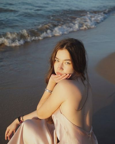 Alisa Sezen Sever seksi ifşa fotoğrafı 18