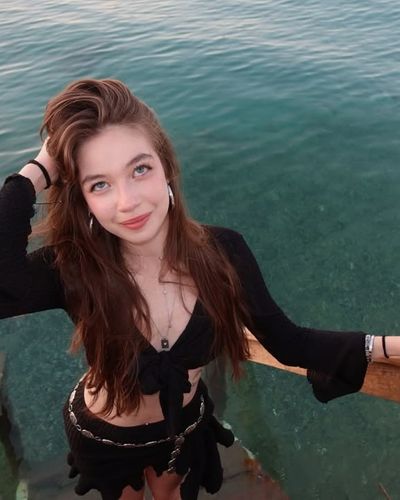 Alisa Sezen Sever seksi ifşa fotoğrafı 9