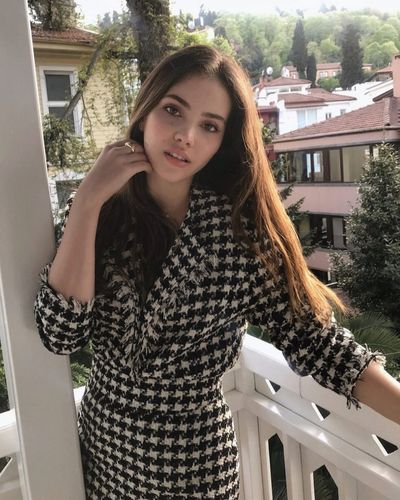 Almila Ada seksi ifşa fotoğrafı 206