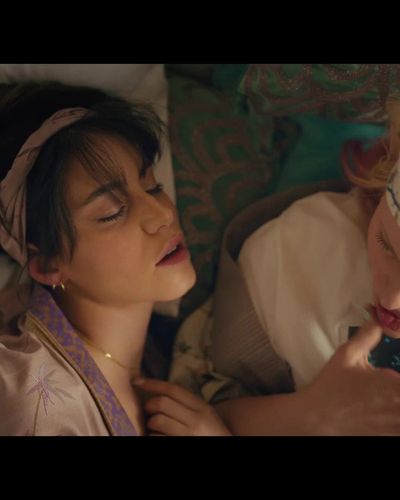 Almila Bağrıaçık seksi ifşa fotoğrafı 20 — Av Mevsimi (2022)