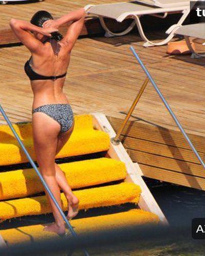 Asena Tuğal seksi ifşa fotoğrafı 4 — Asena Tuğal In A Sexy Black Swimsuit (2022)