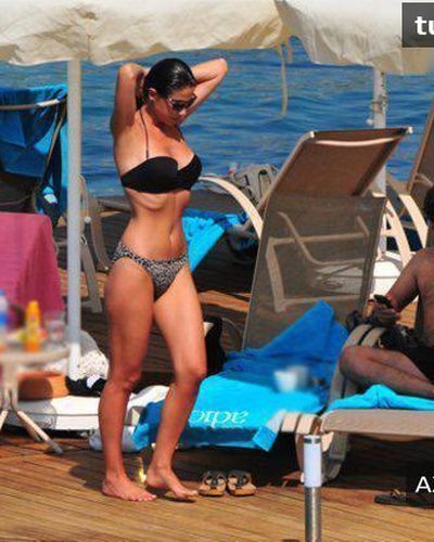 Asena Tuğal seksi ifşa fotoğrafı 7 — Asena Tuğal In A Sexy Black Swimsuit (2022)