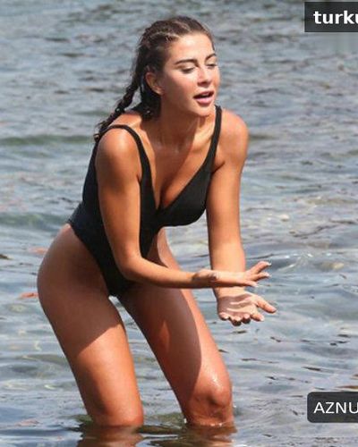 Asena Tuğal seksi ifşa fotoğrafı 8 — Asena Tuğal In A Sexy Black Swimsuit (2022)