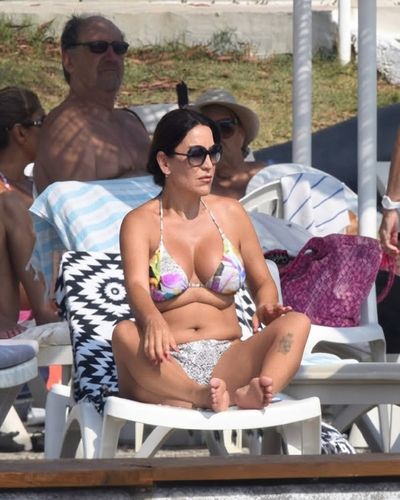 Aşkın Nur Yengi seksi ifşa fotoğrafı 1