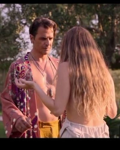 Aslı Enver seksi ifşa fotoğrafı 10 — Tam Bir Centilmen (2024)
