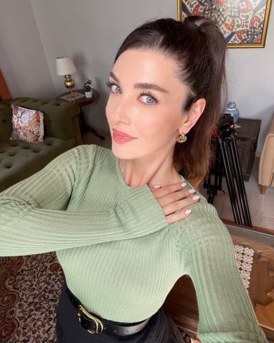 Aslıhan Güner seksi ifşa fotoğrafı 1037