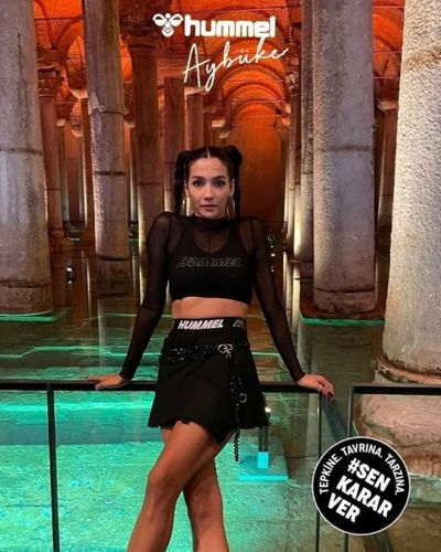 Aybüke Pusat seksi ifşa fotoğrafı 95314