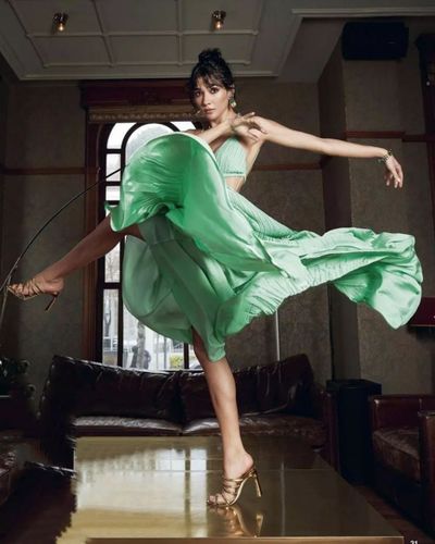 Aybüke Pusat seksi ifşa fotoğrafı 95227