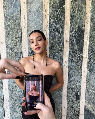 Aybüke Pusat seksi ifşa fotoğrafı 95180