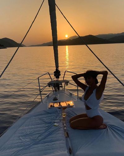Aybüke Pusat seksi ifşa fotoğrafı 95056