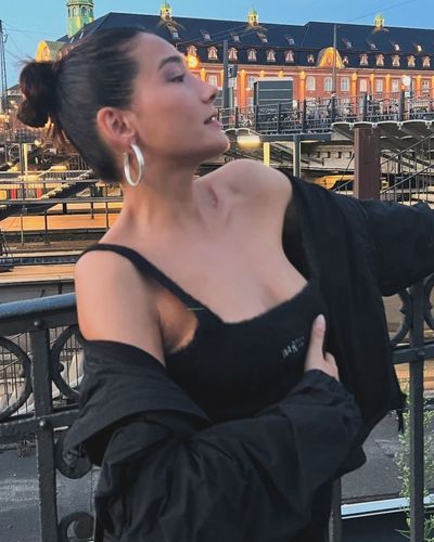 Aybüke Pusat seksi ifşa fotoğrafı 585