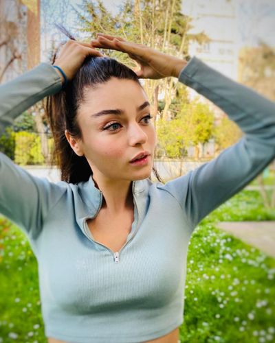 Ayça Ayşin Turan seksi ifşa fotoğrafı 1030